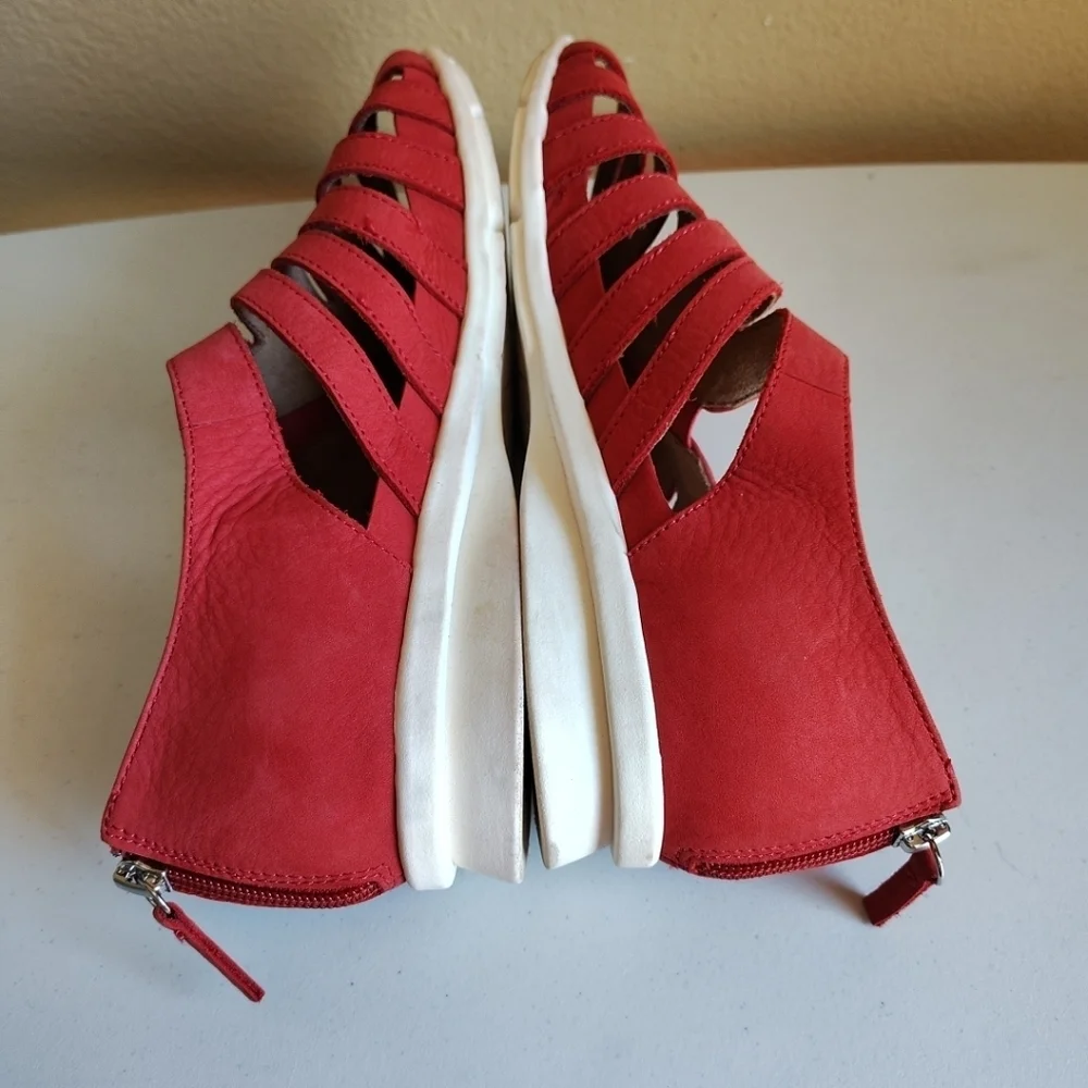 Comfortiva Pillowtop Red Leather Parker Sandals Women's Sz 11 -Travel Flats